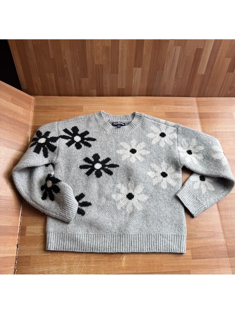 Freshman 1996 daisy crewneck pullover sweater size 10/12